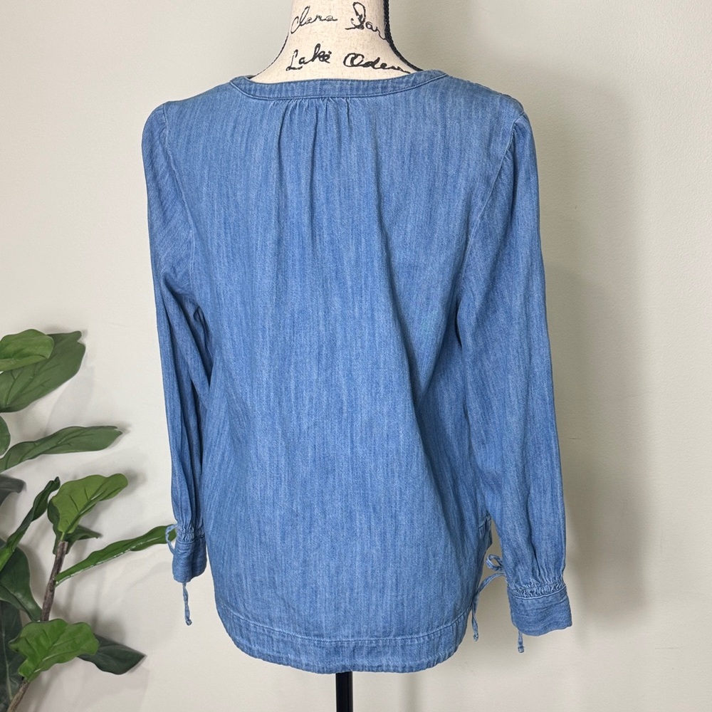 OLD NAVY Blue Denim Chambray V Neck Cotton Top SZ S Festival Beach Fall Classic - Picture 8 of 10